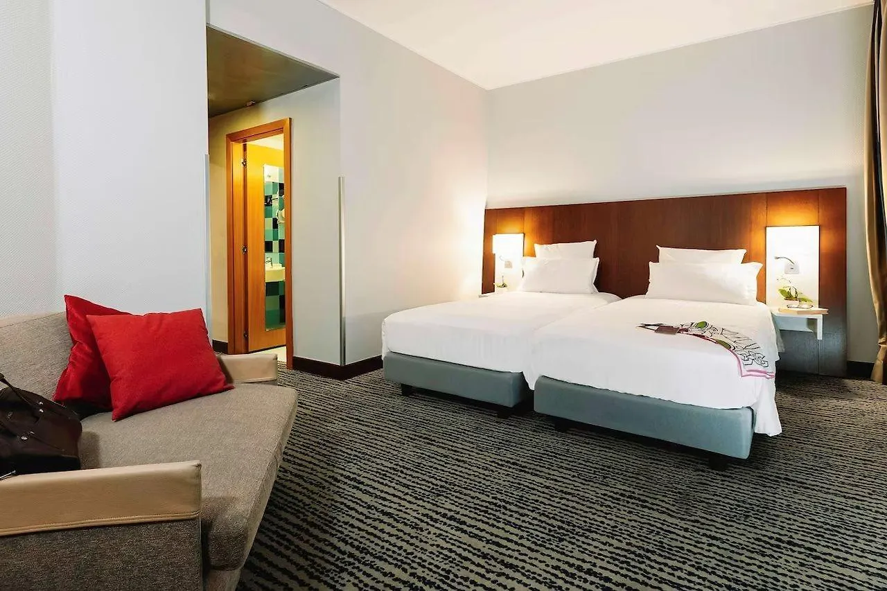 Mercure Roma Piazza Bologna 3*,